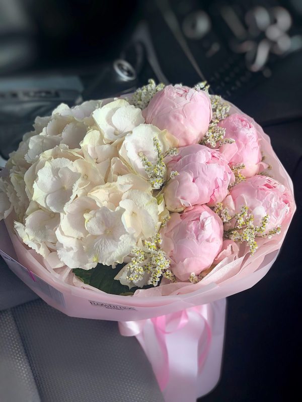 Букет 409 гортензия и пионы