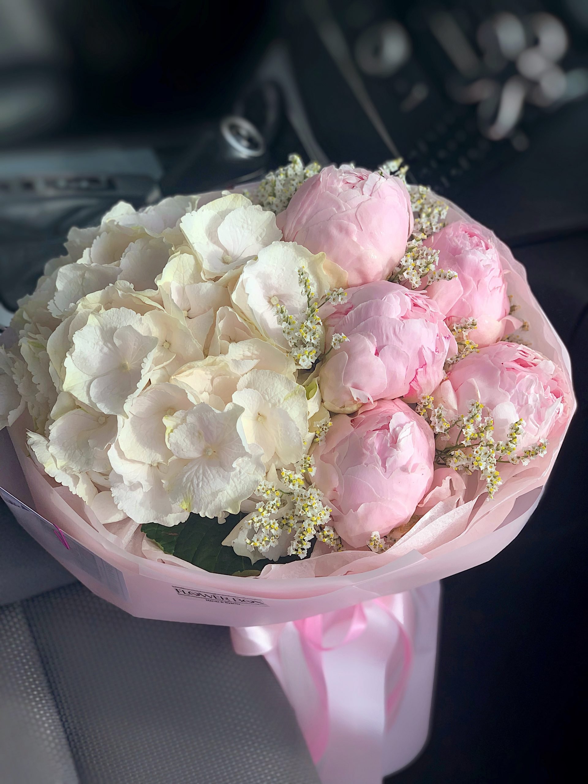 Букет 409 гортензия и пионы