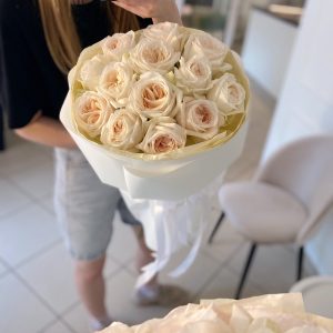 Букет 242 из французских пионовидных роз