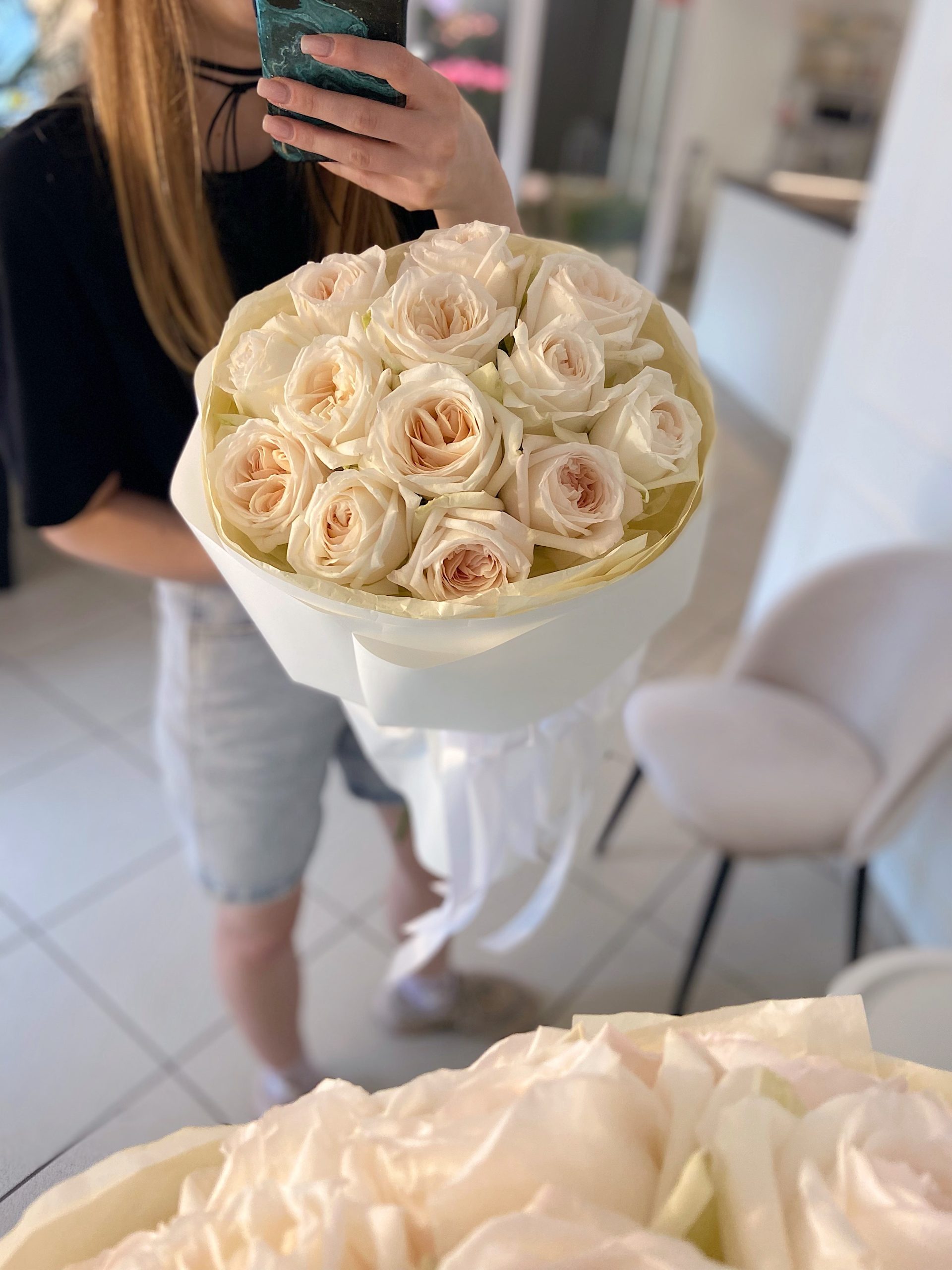 Букет 242 из французских пионовидных роз