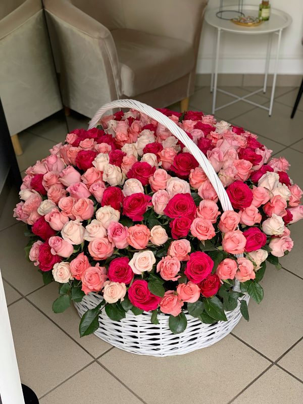 201 роза в корзине