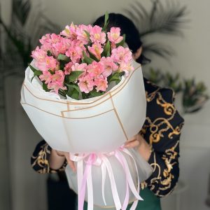 Букет 424 моно из альстромерий