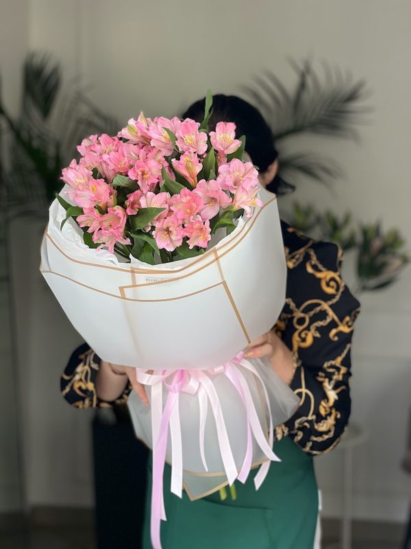 Букет 424 моно из альстромерий