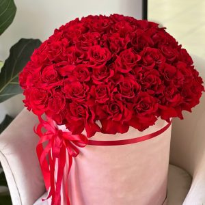 85 французских роз в коробке