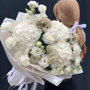 Букет 319 белый с гортензиями