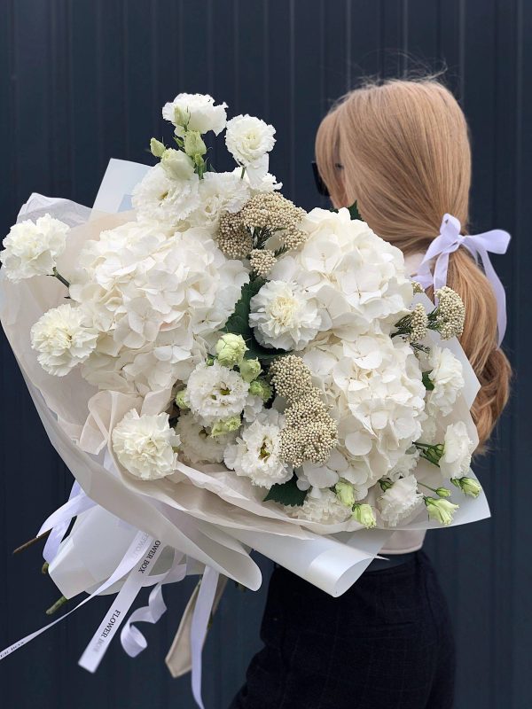 Букет 319 белый с гортензиями