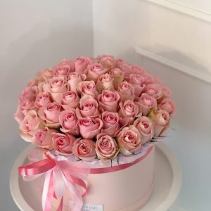 51 роза в коробке