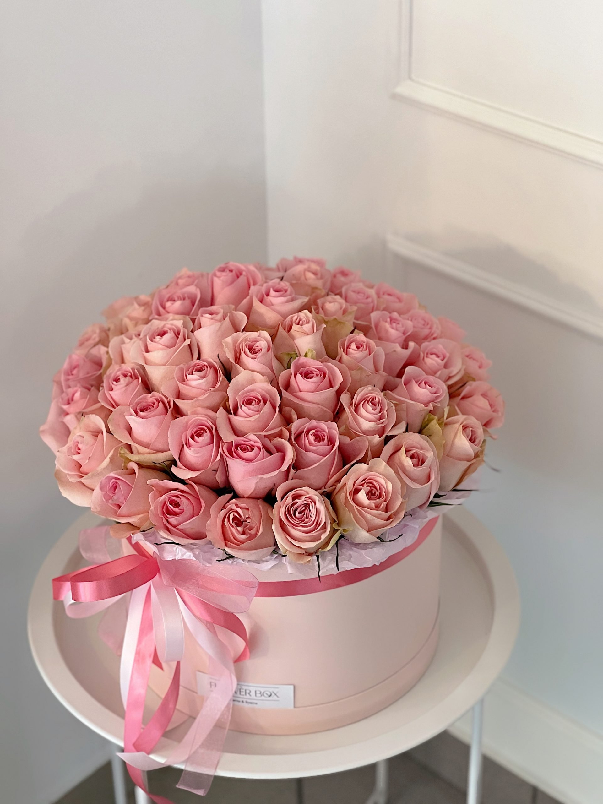 51 роза в коробке