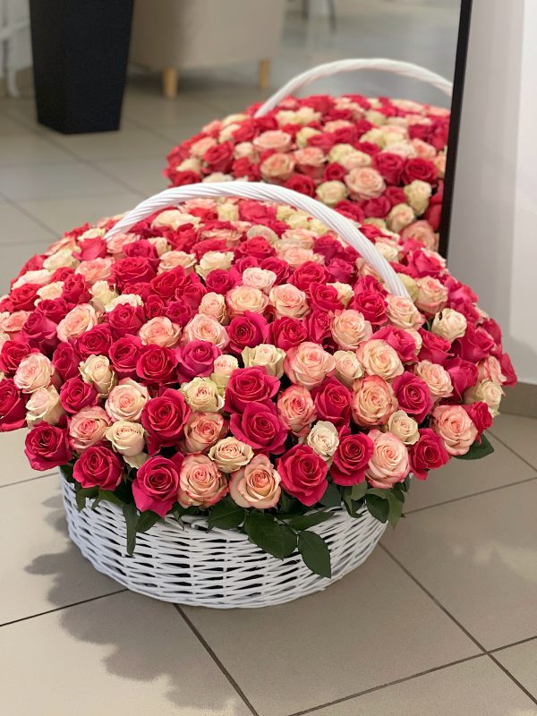 201 роза в корзине