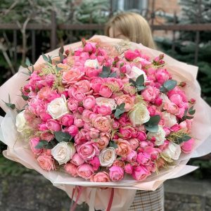 Букет 80 огромный микс пионовидных роз