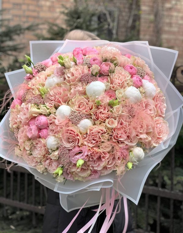 Букет 233 гигантское облако роз и пионов